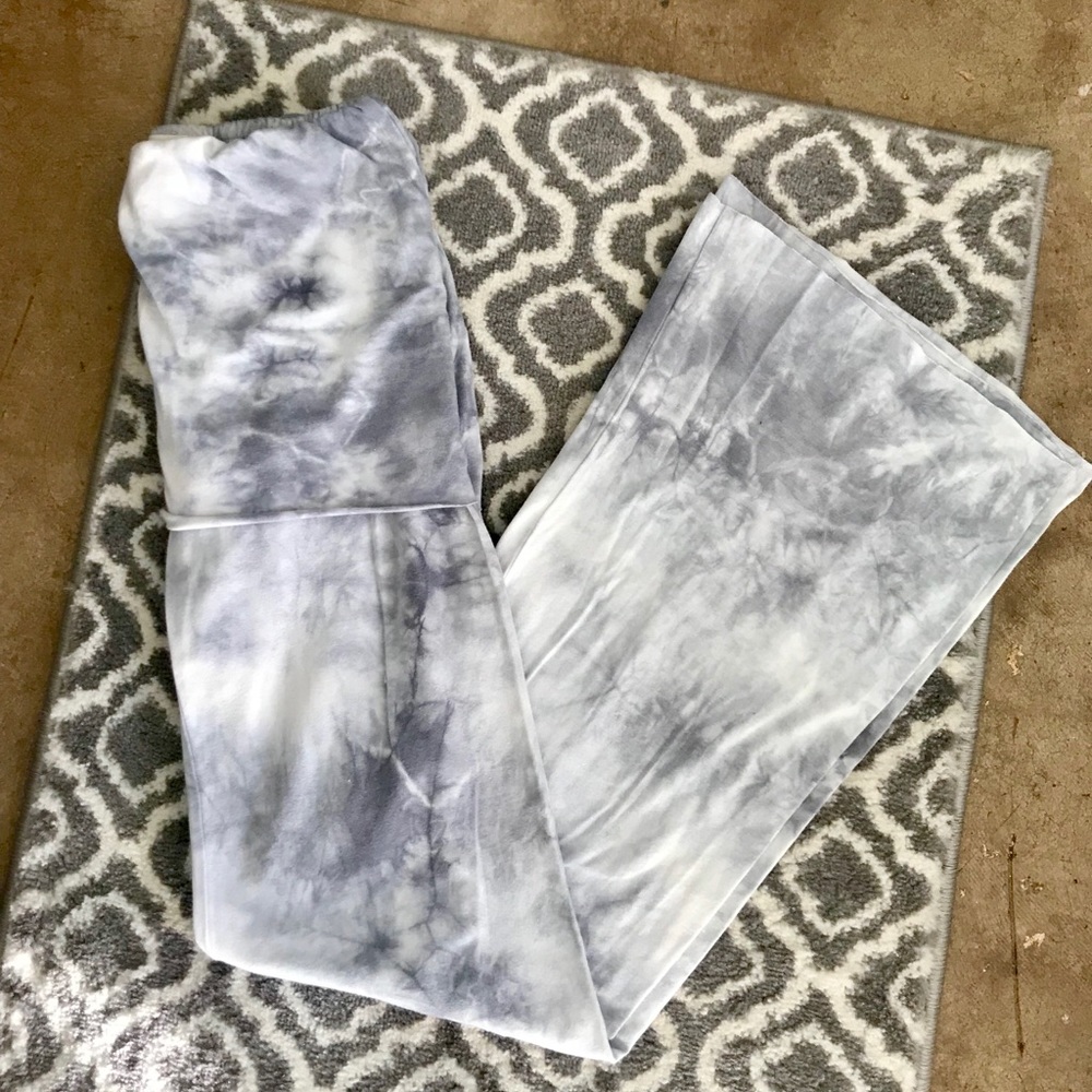 NWOT! SUPER Soft Grey Tye-Dye Yoga Pants - Small